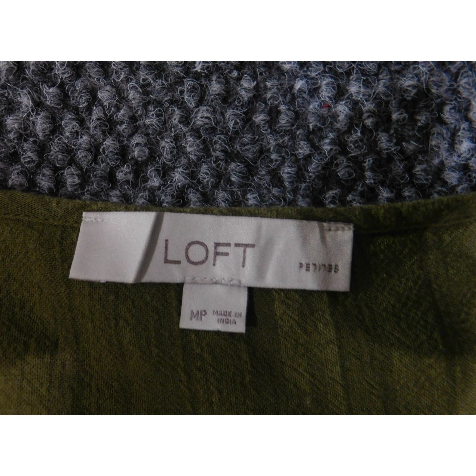 Ann Taylor Loft Blouse Womens Petite Medium Green Eyelet Flutter Sleeve Embroidered Top Size M / US 6-8 / IT 42-44 - 5 Thumbnail