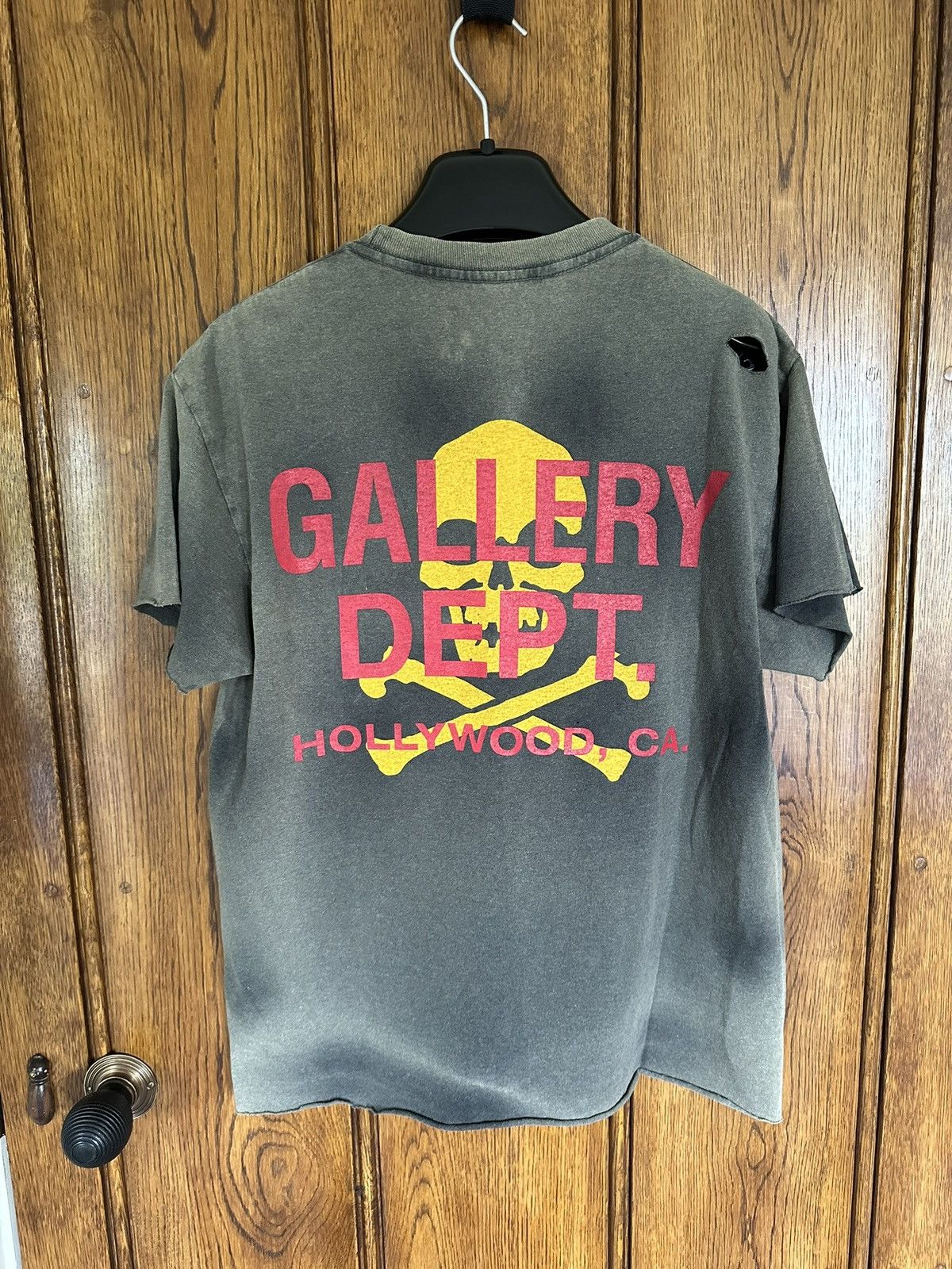 Gallery Dept. Gallery Dept skull and crossbones Hollywood logo t shirt Size US S / EU 44-46 / 1 - 14 Thumbnail