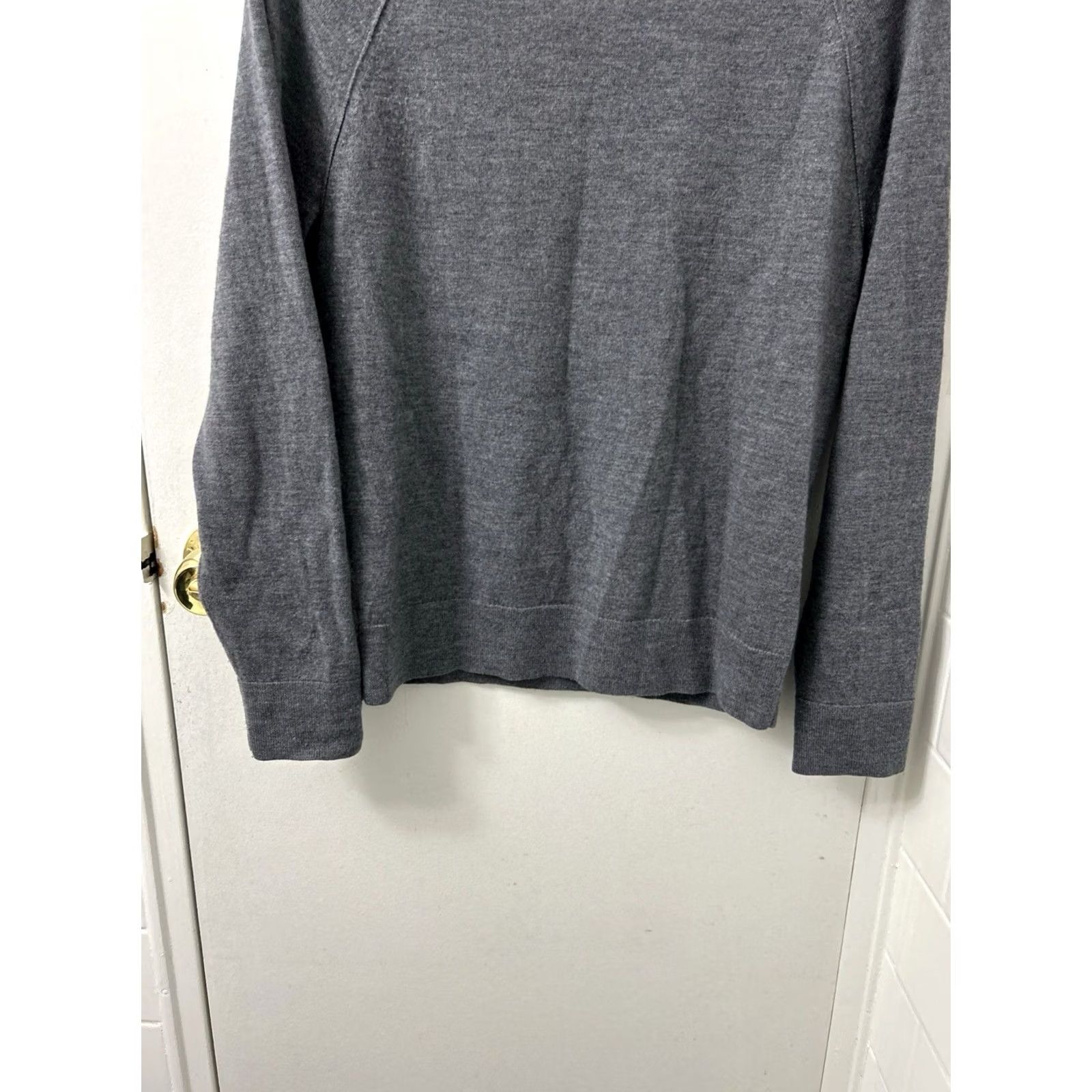 Banana Republic Banana Republic Sweater Mens Medium Gray 100% Merino Wool Crewneck Pullover L/S Size US M / EU 48-50 / 2 - 3 Thumbnail