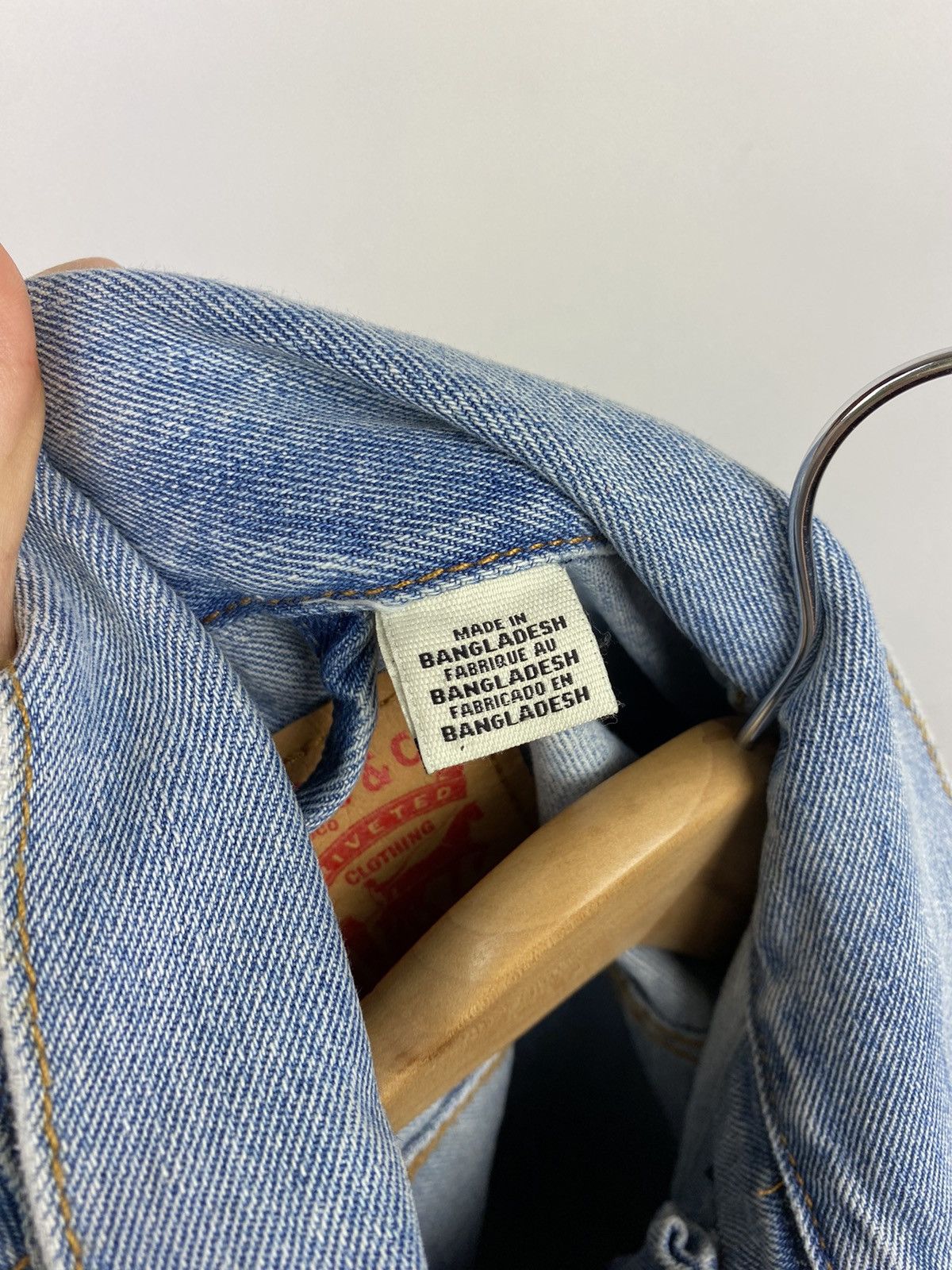 Levi's Levi’s men’s denim trucker jacket size L light blue Size US L / EU 52-54 / 3 - 19 Thumbnail