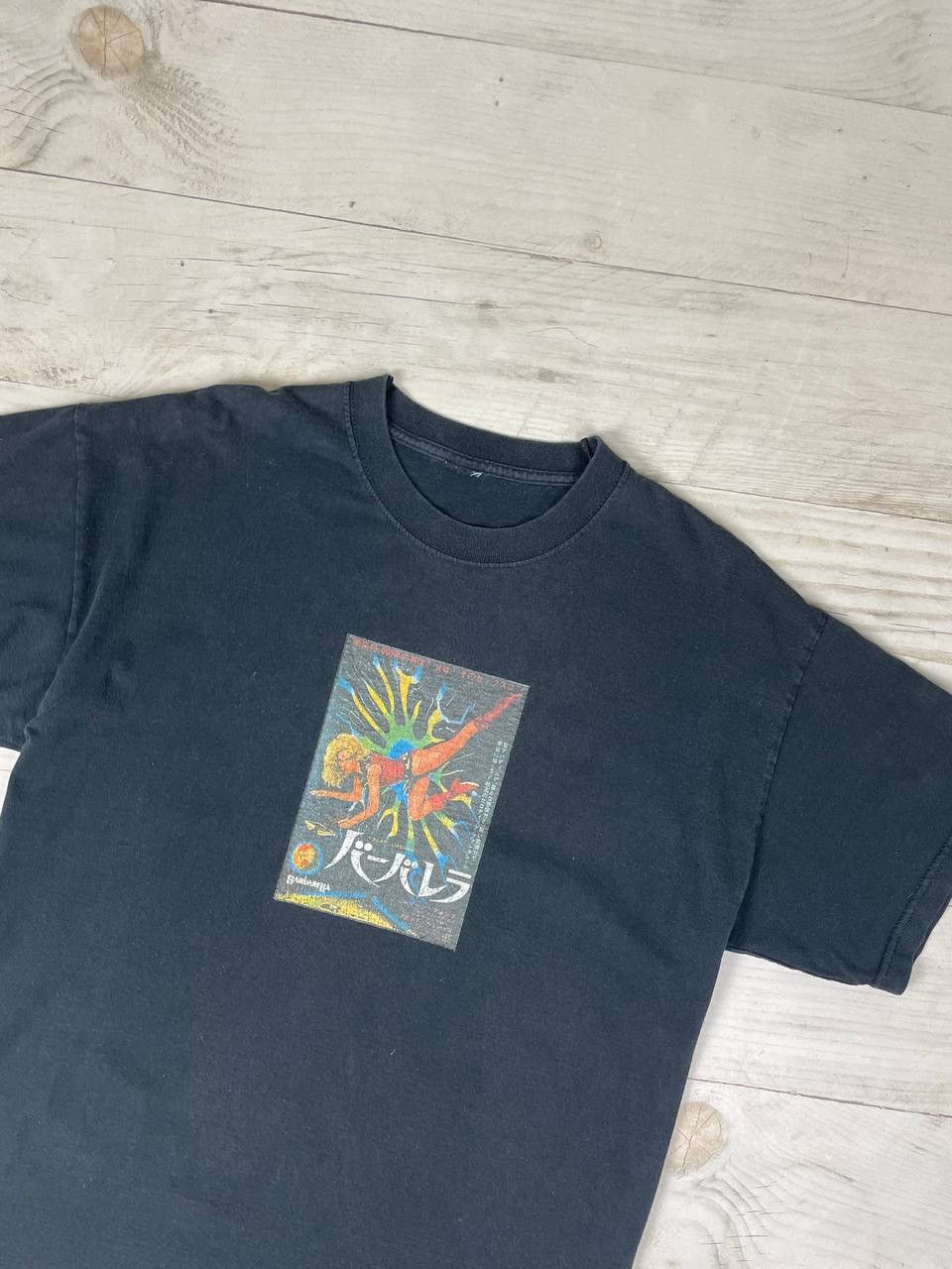 Vintage Vintage Barbarella 90s Big Logo Movie T Shirt Rare Size US L / EU 52-54 / 3 - 2 Thumbnail