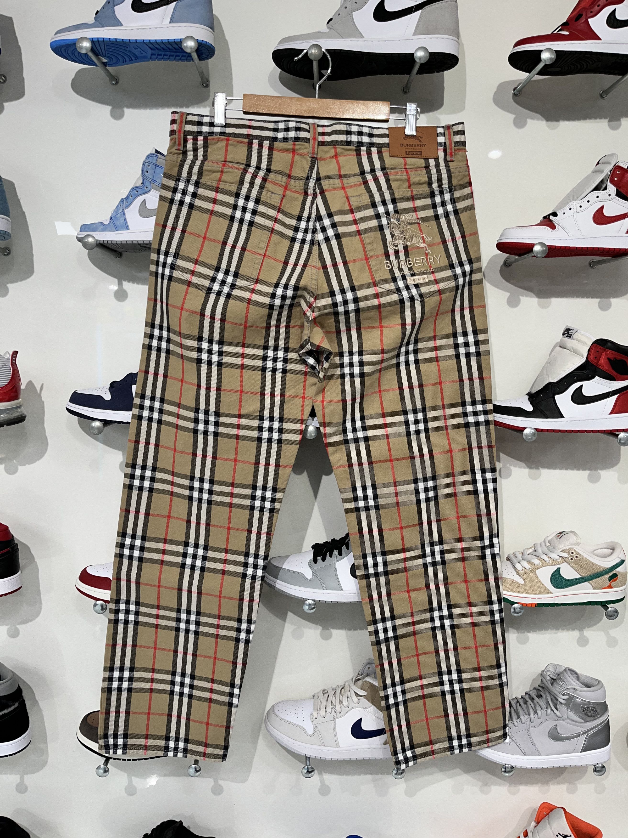 Burberry × Supreme Supreme x Burberry Regular Jean Beige Size US 34 / EU 50 - 2 Thumbnail