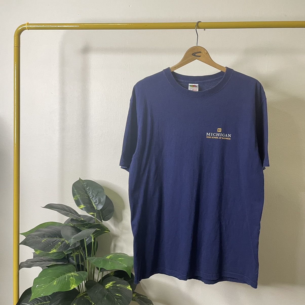 Vintage Vintage 2000s Michigan Ross School of Business T Shirt Size US L / EU 52-54 / 3 - 1 Thumbnail
