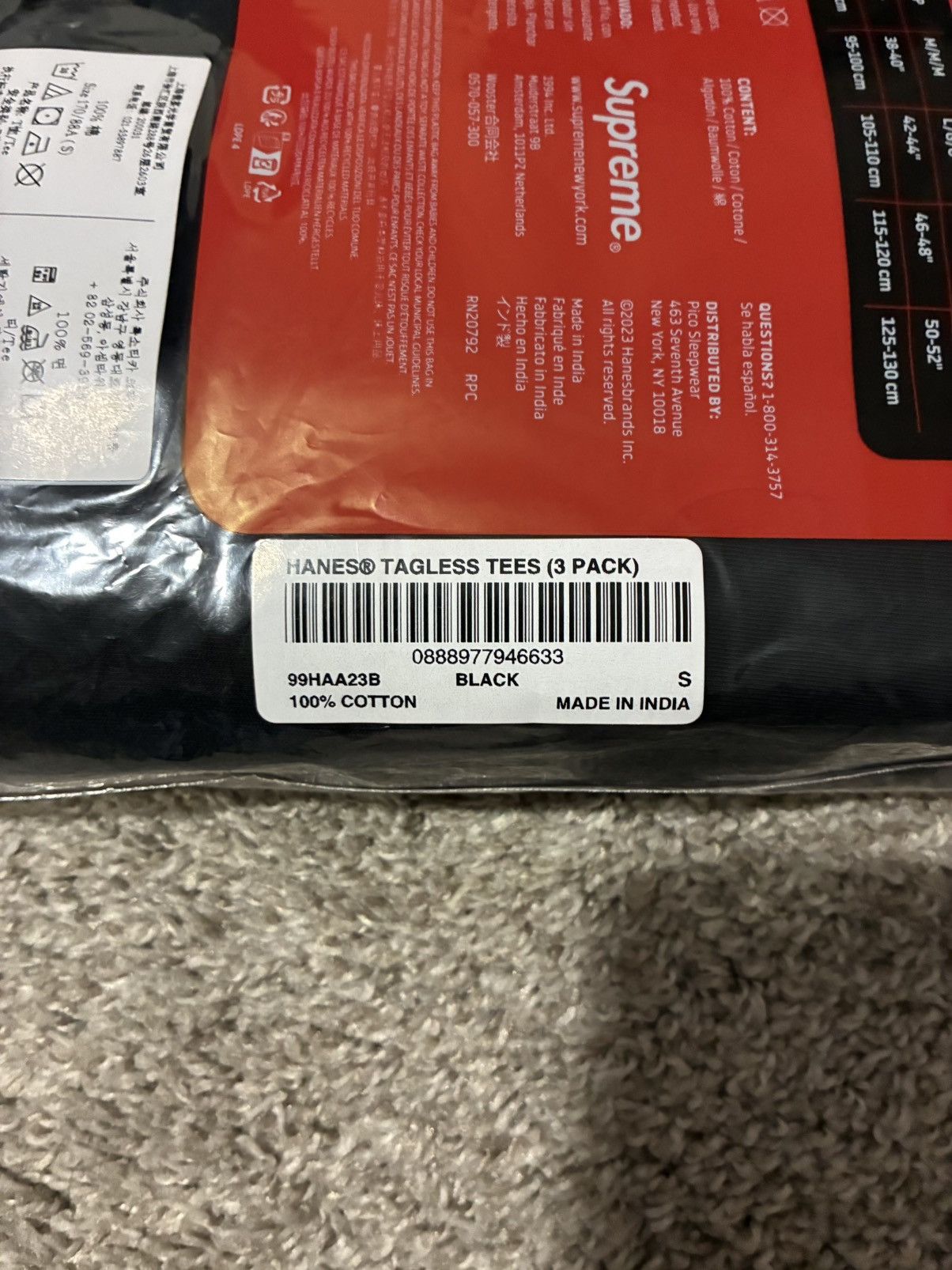 Hanes × Supreme Supreme x Hanes Tagless Tee Black (3 Pack) Size US S / EU 44-46 / 1 - 5 Thumbnail