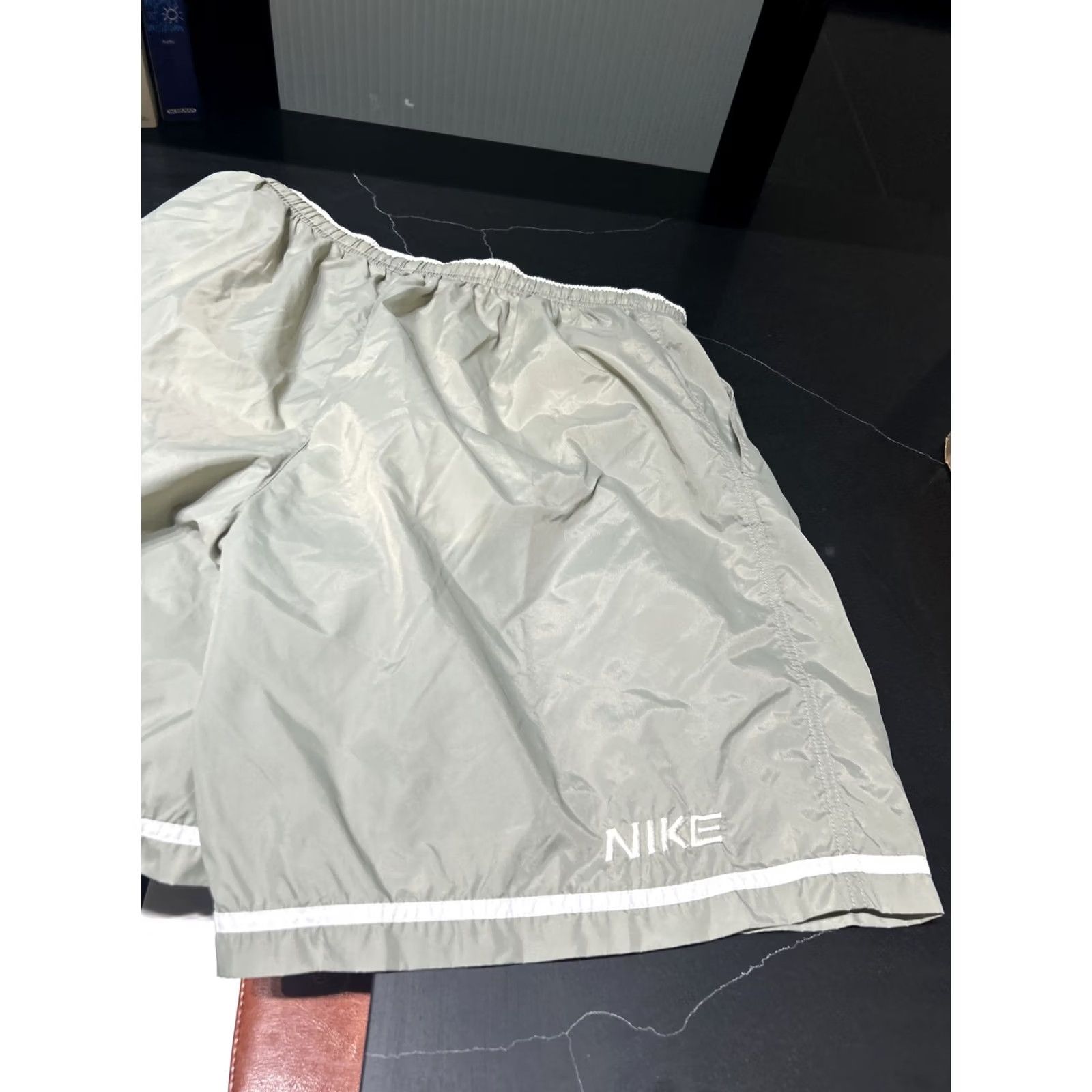 Nike VINTAGE Nike Gray White Athletic Run Swim Shorts Mens XL Lined 4” Inseam Neon Activewear Shorts Mens Size US 36 / EU 52 - 4 Thumbnail