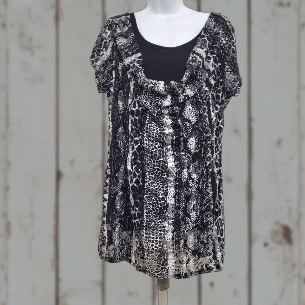Vintage ACW American City Wear Blouse Women's 2X Black/White Draped Neck Animal Print Knit Short Sleeve Lined Plus Size 2XL Womens Size XXL / US 16-18 / IT 52-54 - 1 Thumbnail