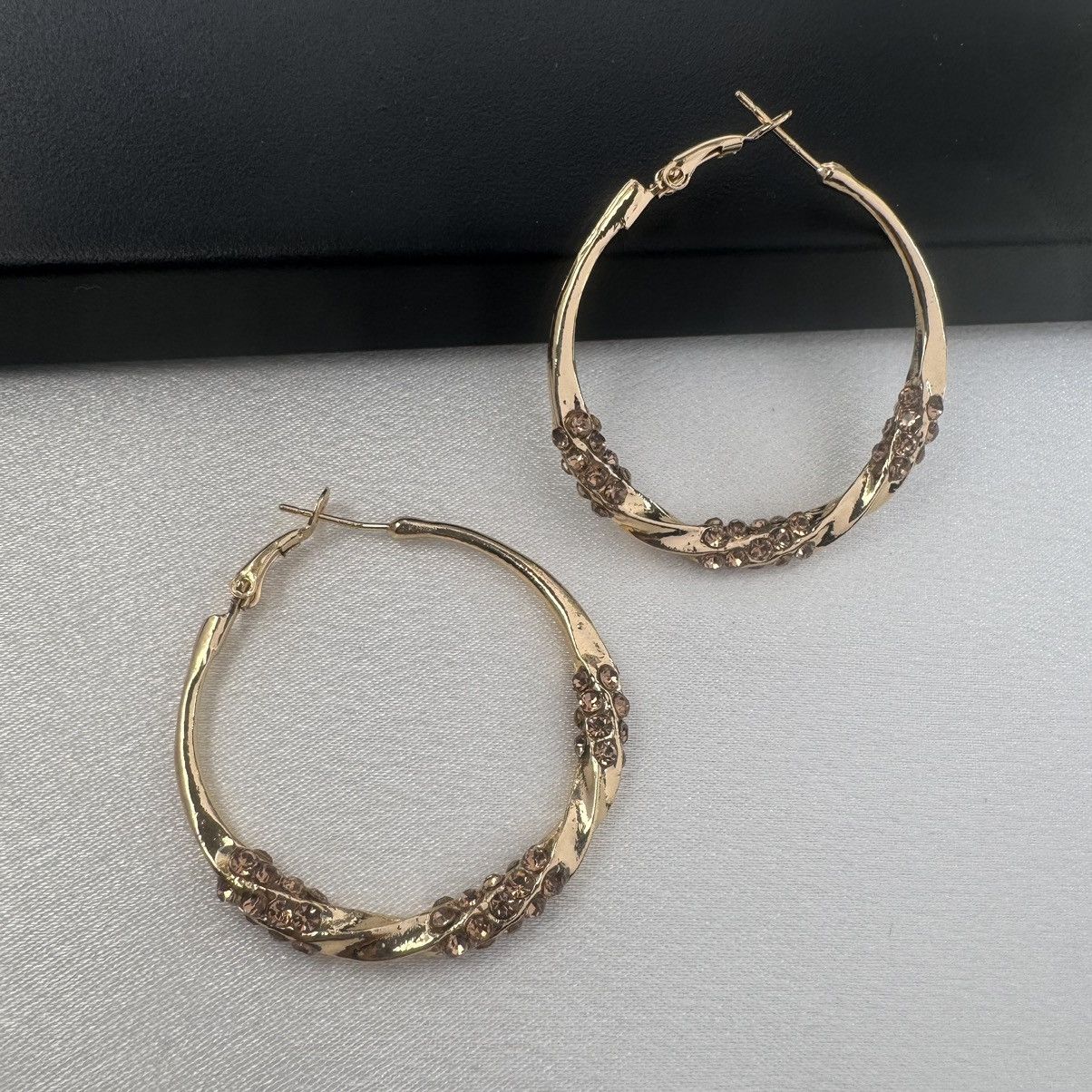 Designer Elegant Twisted Gold Hoop Earrings for Women Size ONE SIZE - 3 Thumbnail