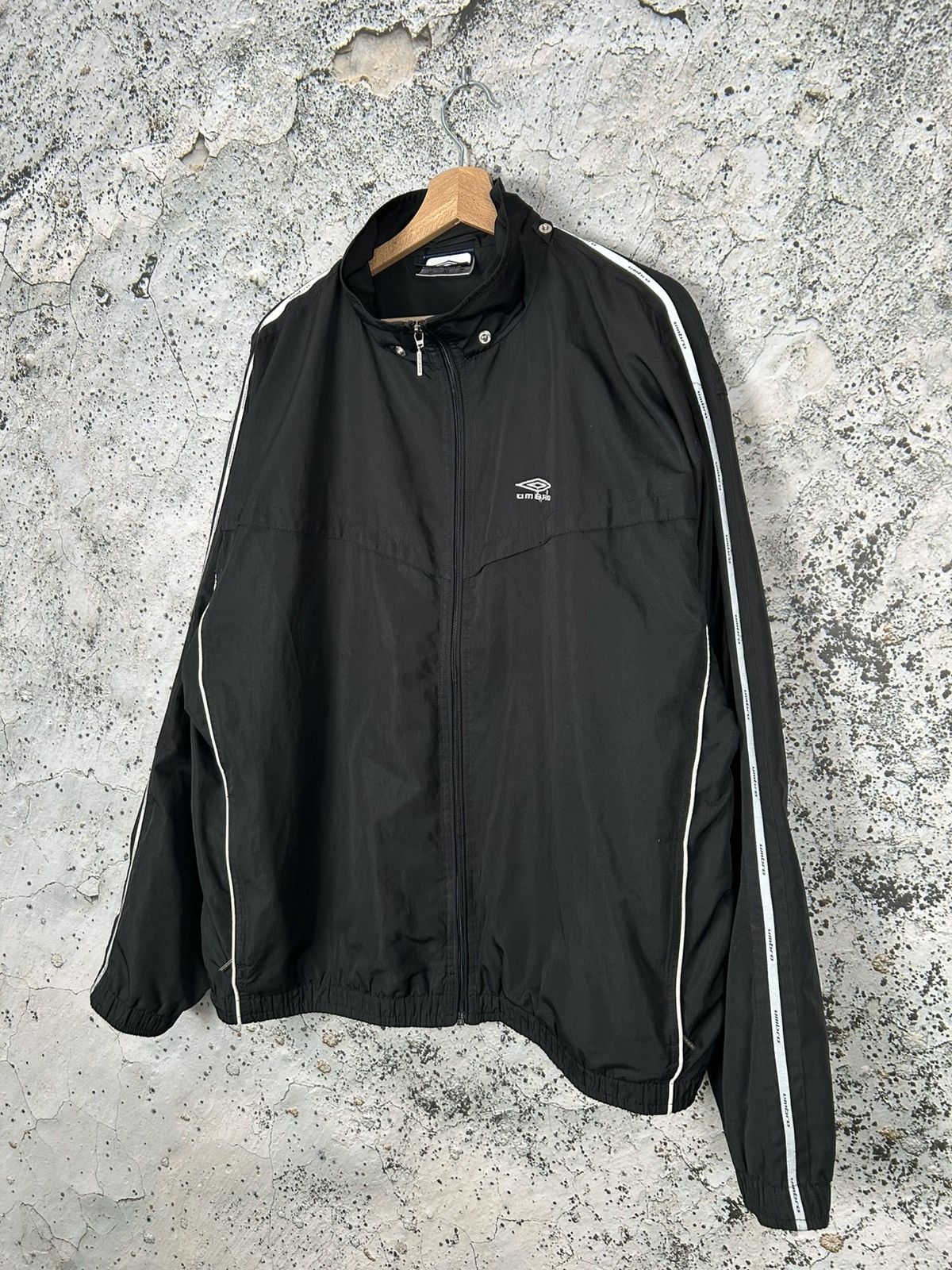 Umbro Vintage Umbro Black Light Jacket Sport Football Streetwear Size US XL / EU 56 / 4 - 2 Thumbnail
