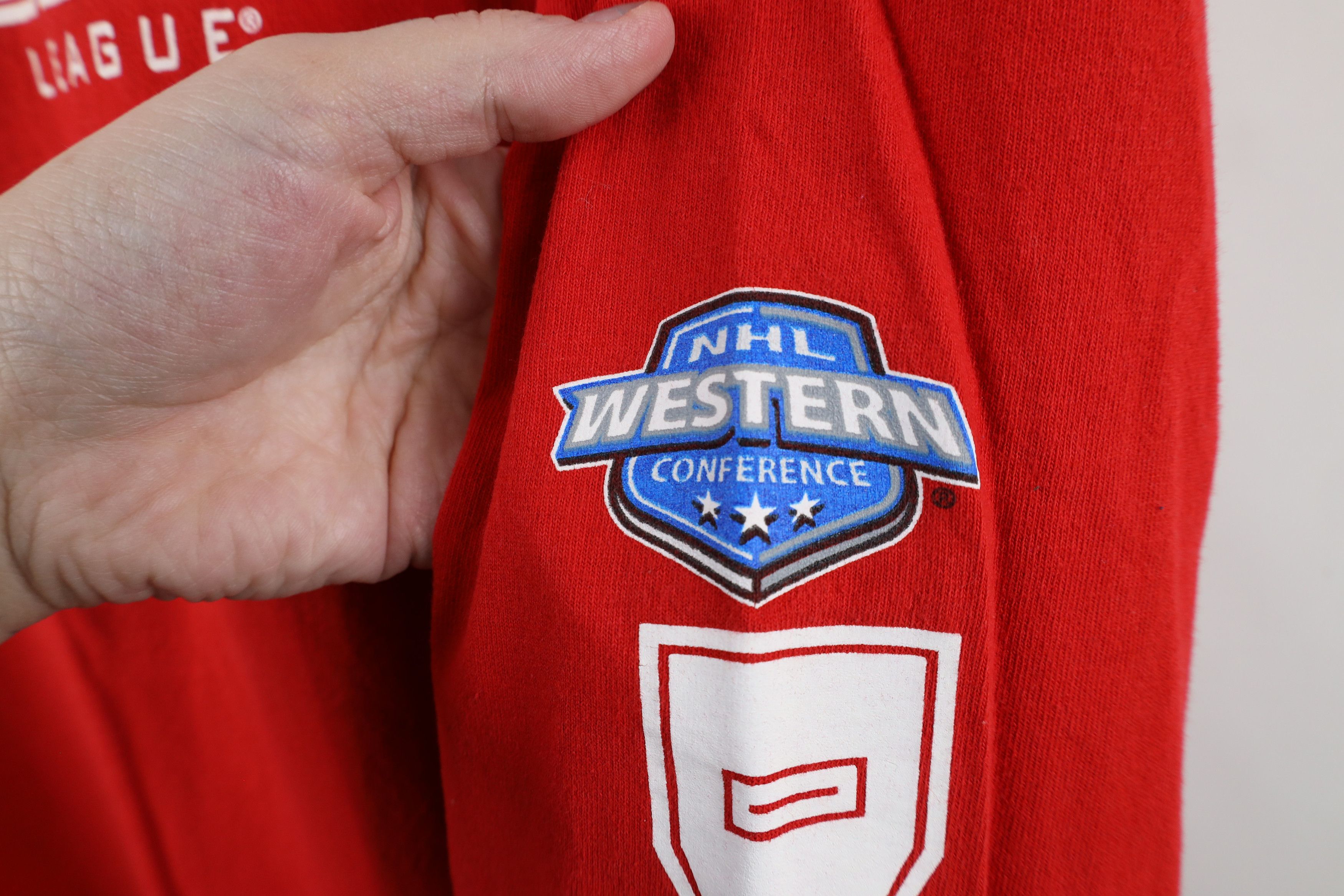 Majestic × Vintage Vintage Majestic Red Wings Hockey Long Sleeve T-Shirt Red Size US XL / EU 56 / 4 - 5 Thumbnail
