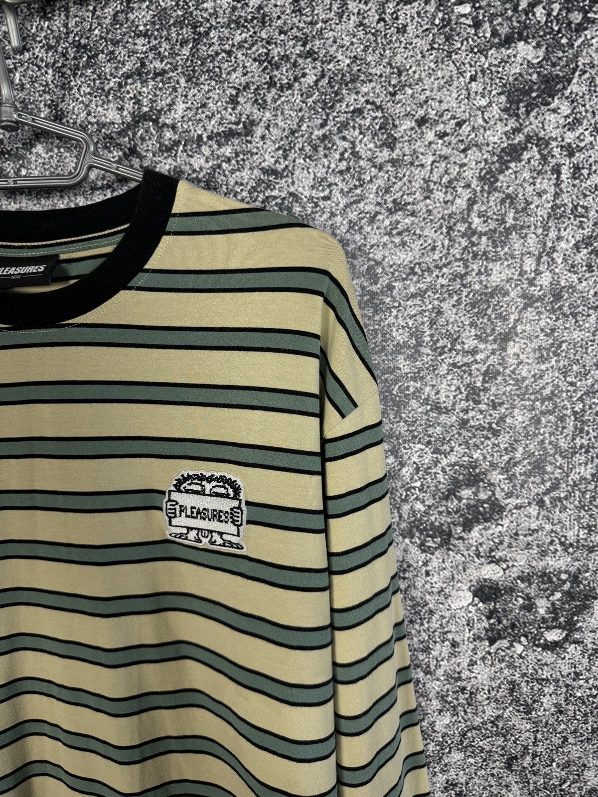 Pleasures Pleasures Striped Lightweight Sweatshirt Pullover Size L Size US L / EU 52-54 / 3 - 2 Thumbnail