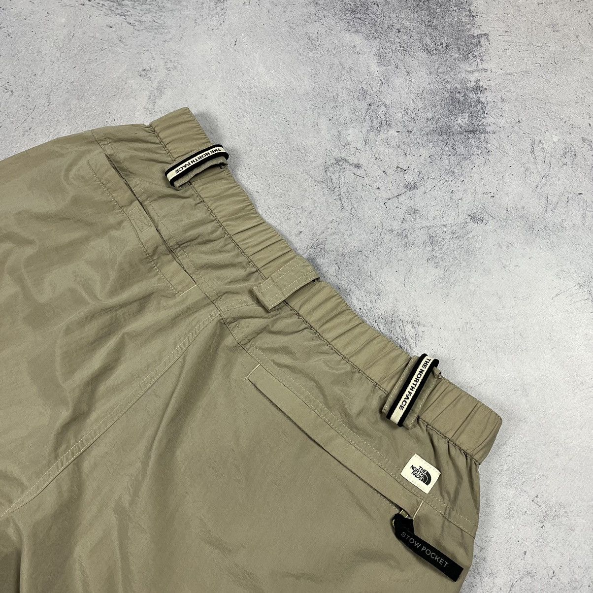 The North Face The North Face cargo nylon gorpcore transformer pants Size US 34 / EU 50 - 13 Thumbnail