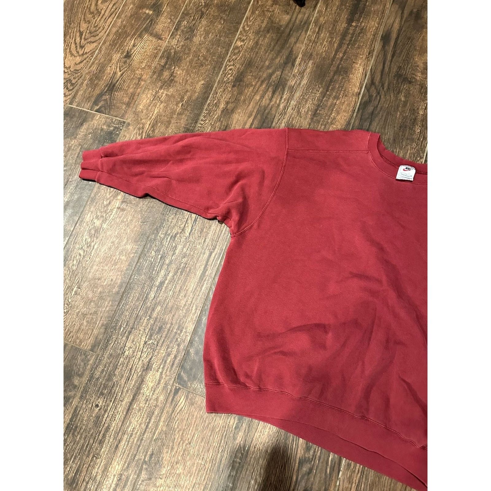 Nike VINTAGE Nike Swoosh Sweatshirt Crewneck XL red Embroidered USA Mens Size US XL / EU 56 / 4 - 3 Thumbnail