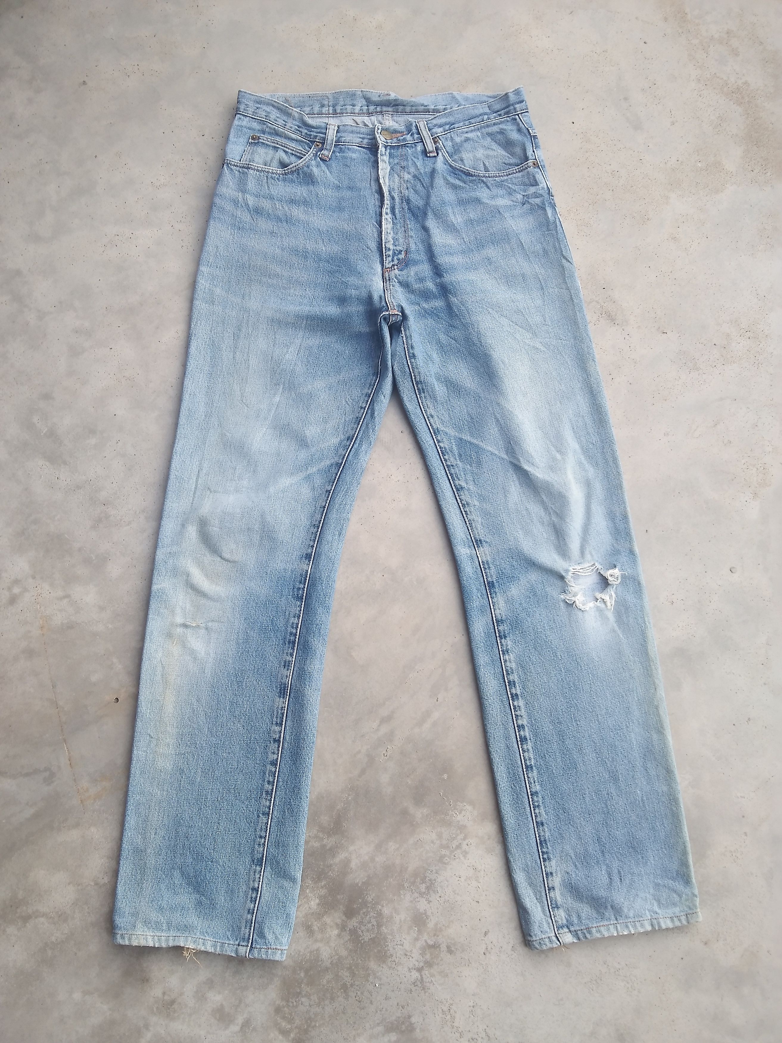 Japanese Brand 90s Vintage Distressed Wrangler Faded Blue Jeans 32x32 Size US 32 / EU 48 - 1 Thumbnail
