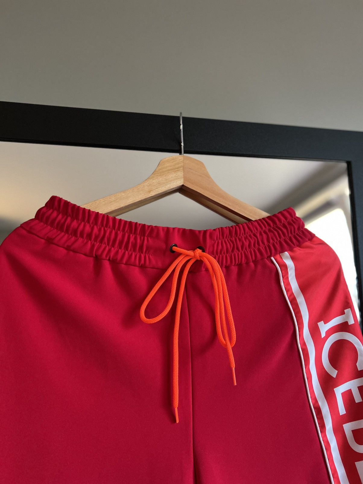 Iceberg Iceberg Big Logo Shorts Size US 38 / EU 54 - 4 Thumbnail