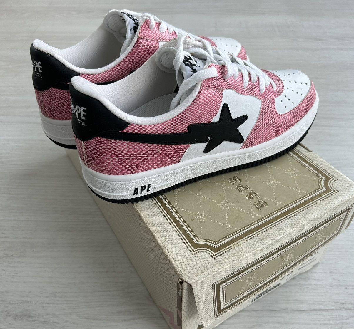 Bape VERY RARE OG 2002 A BATHING APE PINK SNAKESKIN BAPESTA Size US 9.5 / EU 42-43 - 5 Thumbnail
