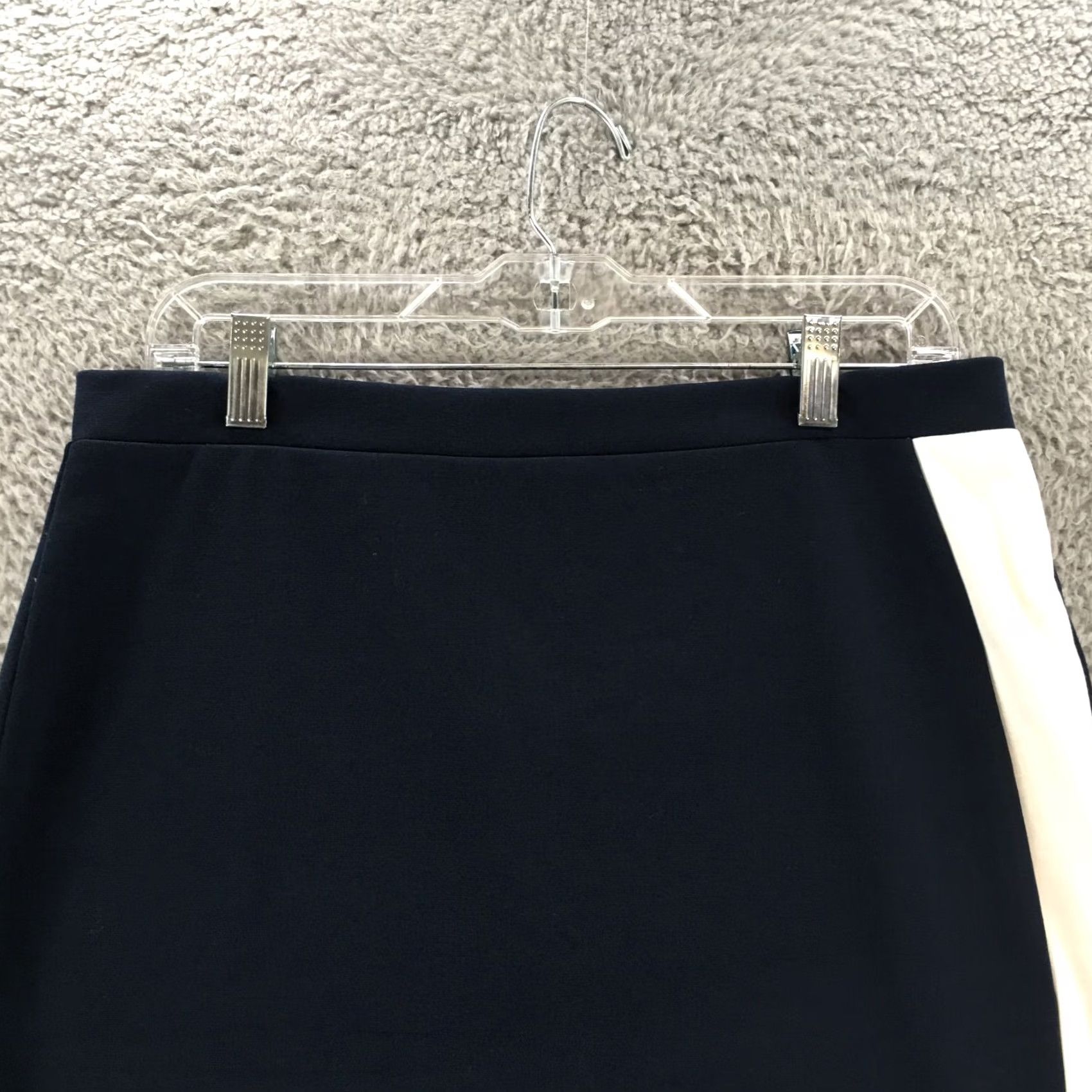 Banana Republic Banana Republic Skirt Womens 8 Blue White Back Zip Knee Length Casual Straight & Pencil Womens 8 Blue White Back Zip Knee Length Regular Size 30" / US 8 / IT 44 - 2 Thumbnail