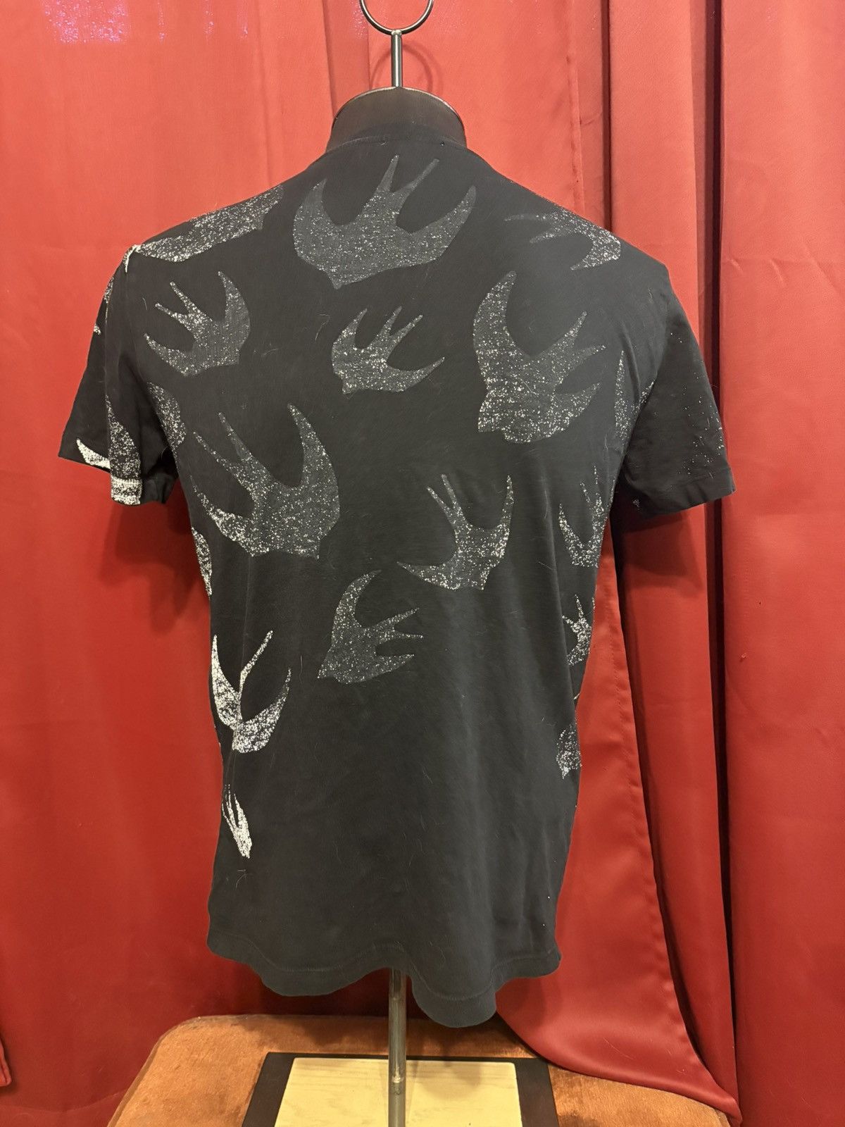 Alexander McQueen Alexander McQueen Swallow Tshirt Distressed Thrashed Grail Size US M / EU 48-50 / 2 - 2 Thumbnail