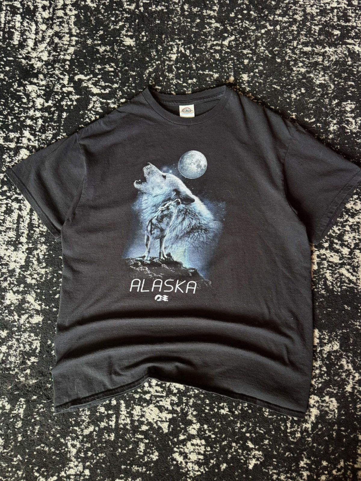 Vintage Y2K Alaska Wolf TSHIRT Size US L / EU 52-54 / 3 - 1 Thumbnail