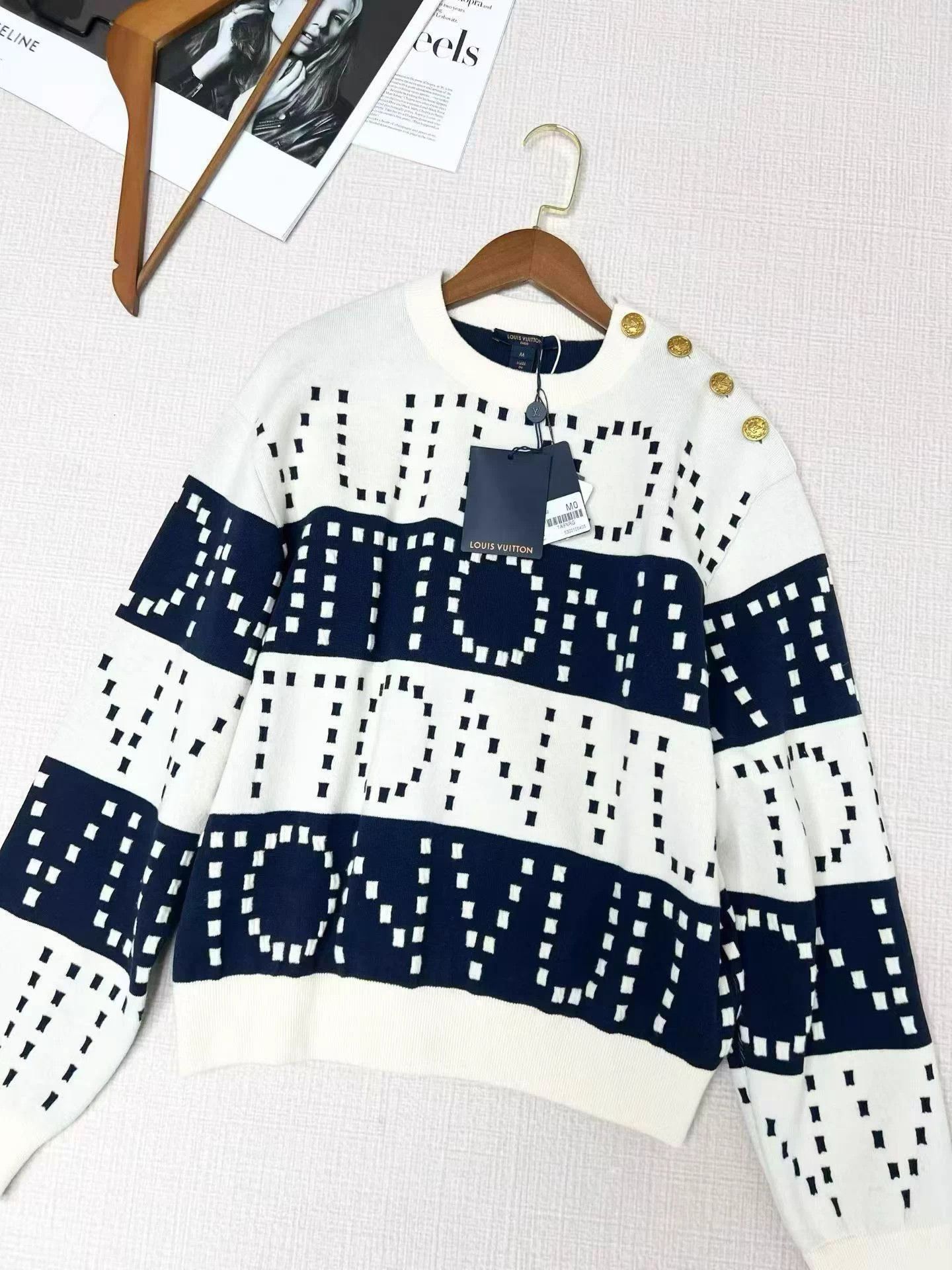 Louis Vuitton LV Moonlight Muse NWT M Y563 sweater Size M / US 6-8 / IT 42-44 - 4 Thumbnail