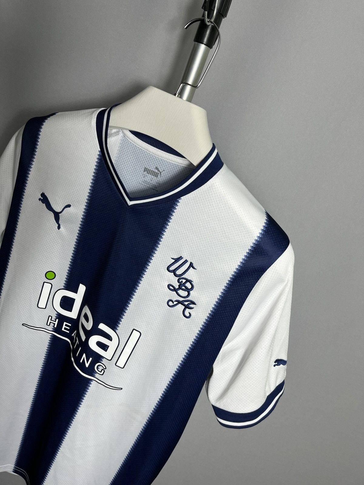 Puma Puma West Bromwich 2022-2023 home jersey mens shirt soccer Size US M / EU 48-50 / 2 - 3 Thumbnail
