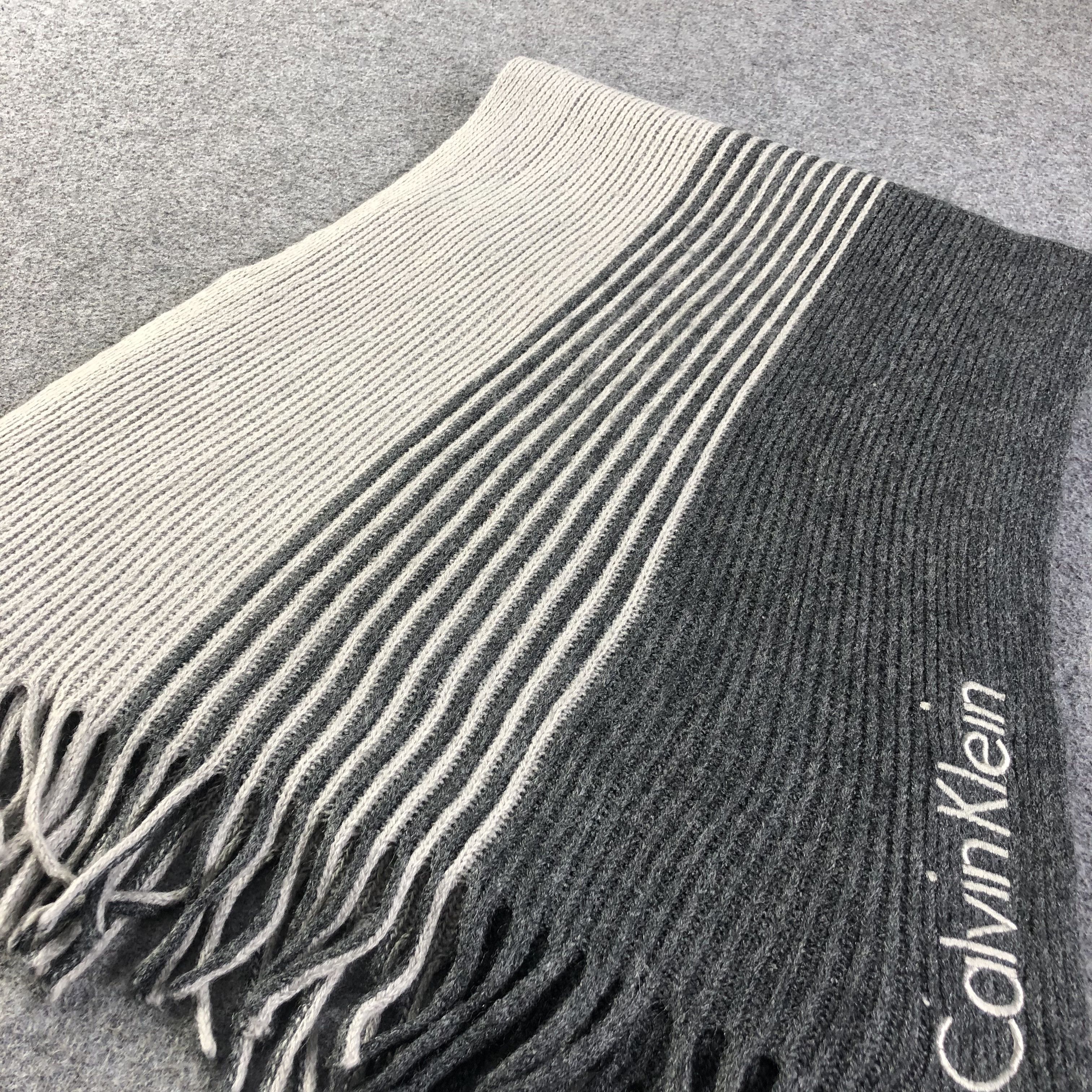 Calvin Klein Calvin Klein Knit Scarf Muffler V1161 Size ONE SIZE - 3 Thumbnail