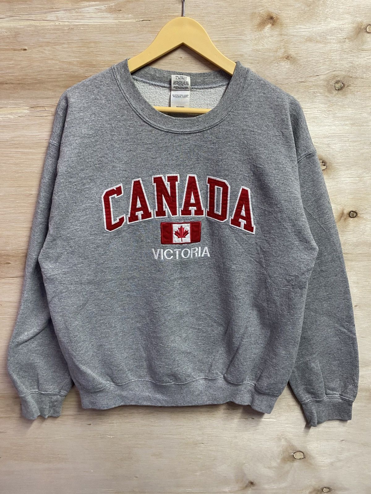 Jerzees Canada Victoria embroidered crew neck pullover sweatshirt. Size US XL / EU 56 / 4 - 1 Thumbnail