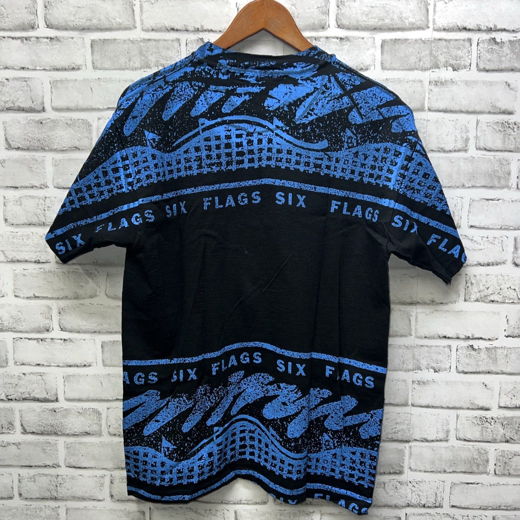 Vintage VTG SIX FLAGS THRILL SEEKERS STITCH FLAG T-Shirt Mens Size L Black User: VTG SIX FLAGS THRILL SEEKERS STITCH FLAG T-Shirt Mens Size L Black Size US L / EU 52-54 / 3 - 6 Thumbnail