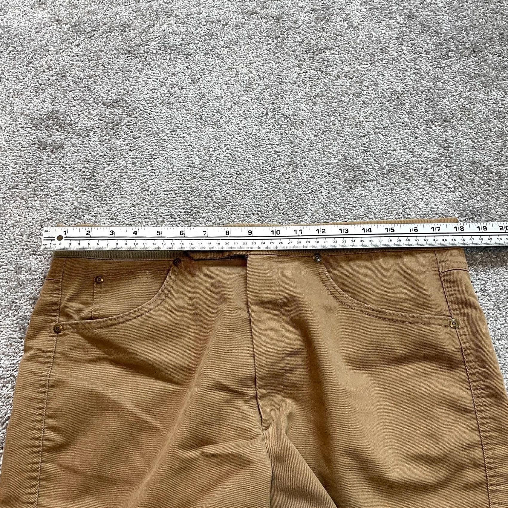 Vintage VINTAGE SansABelt Chino Shorts Mens 36 Brown 7 Inch Pleated Pocket Short 7in Regular Rise Home? Size US 36 / EU 52 - 5 Thumbnail