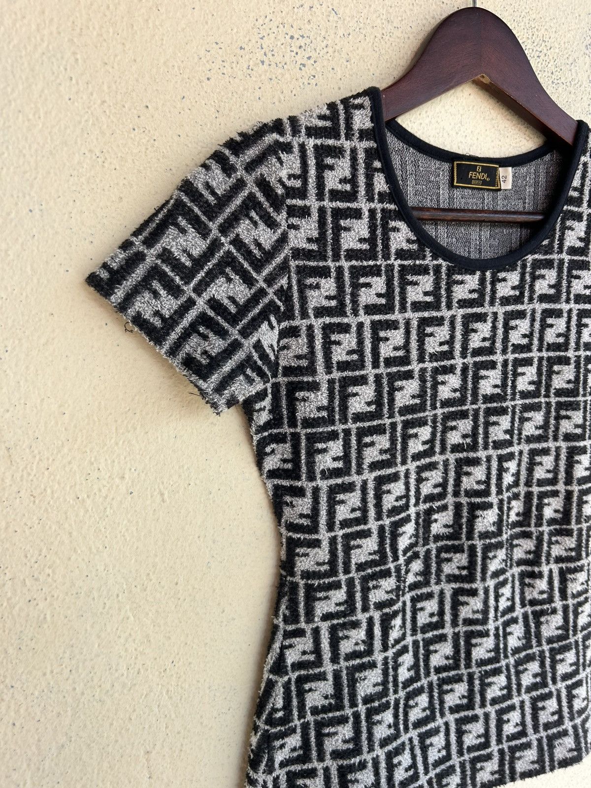 Fendi Vintage Fendi Monogram Fleece Tshirt Size M / US 6-8 / IT 42-44 - 7 Thumbnail