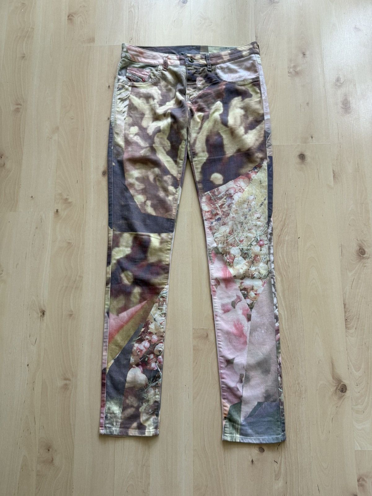 Diesel Diesel floral fullprint jeans Size 30" / US 8 / IT 44 - 1 Thumbnail
