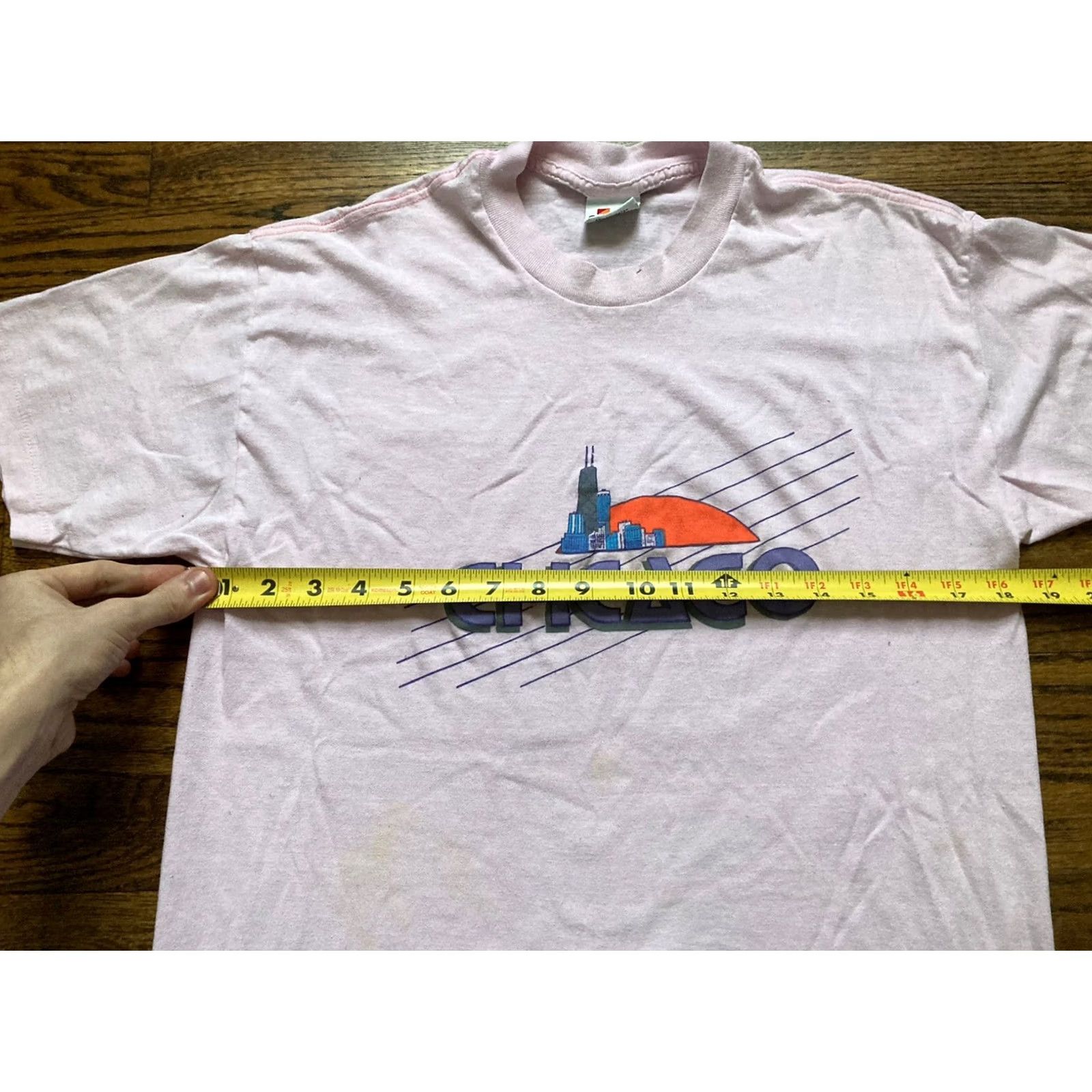 Vintage VTG 80s Signal Chicago Tourist T Shirt Size Large Pink Single Stitch Art Deco Men Size US L / EU 52-54 / 3 - 7 Thumbnail