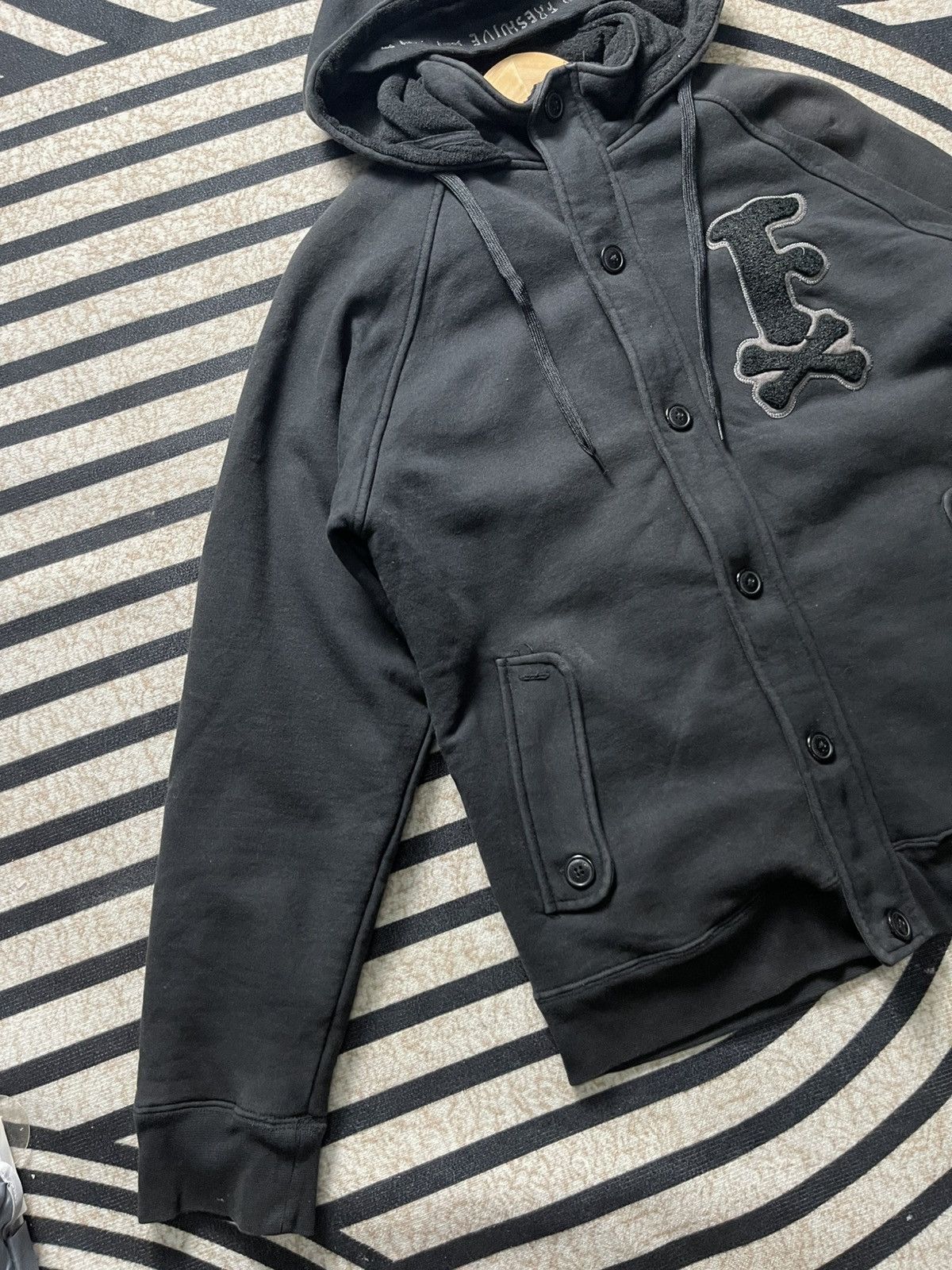 Freshjive 2000s FRESHJIVE HOODIE ZIPPER BUTTON RARE DESIGN Size US M / EU 48-50 / 2 - 3 Thumbnail