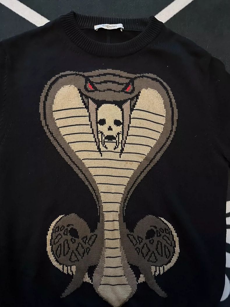 Givenchy Givenchy Snake year limited knitting sweater, size L, suit Size US L / EU 52-54 / 3 - 2 Thumbnail