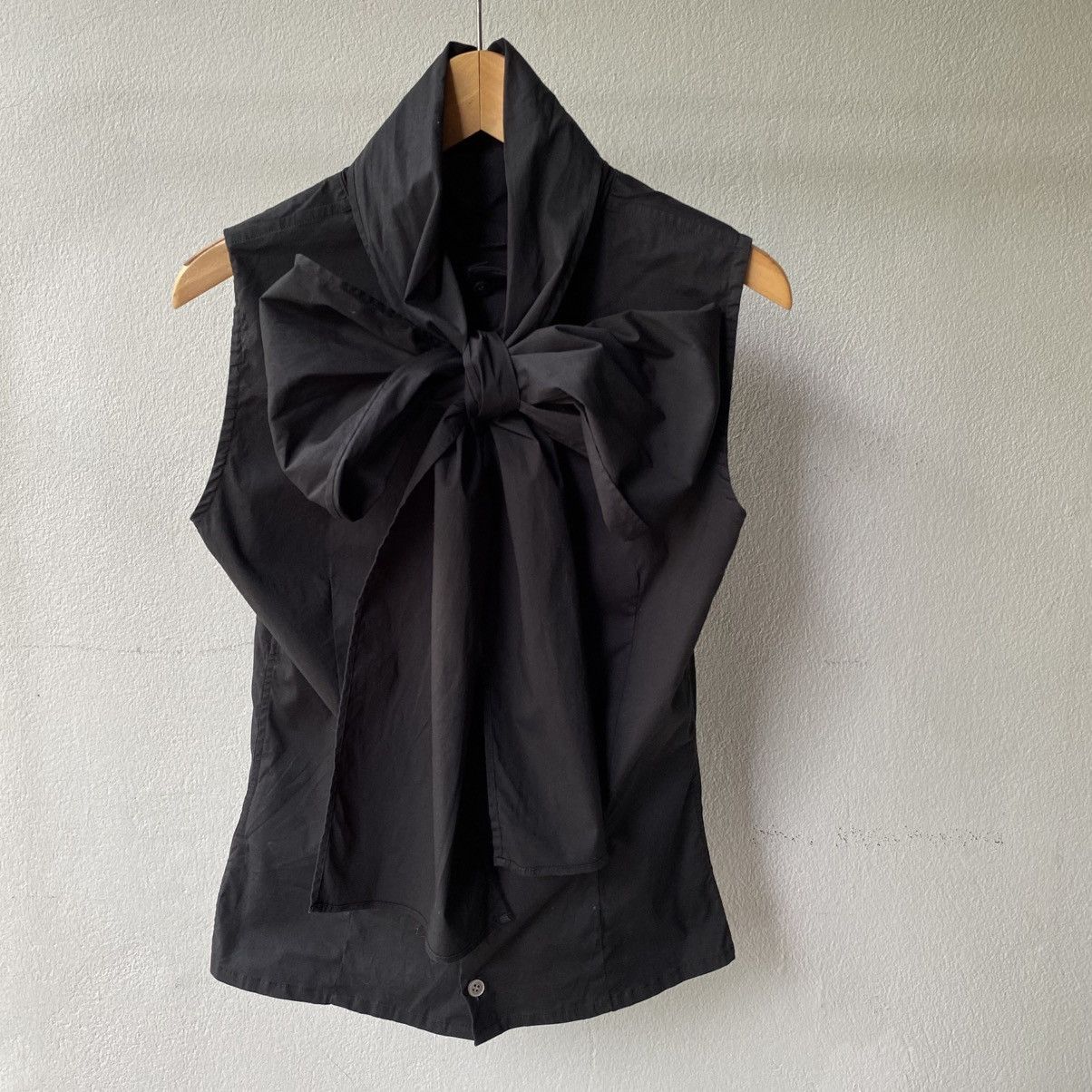 Japanese Brand ATSURO TAYAMA A/T Black Sleeveless Blouse with Large Bow Size S / US 4 / IT 40 - 2 Thumbnail