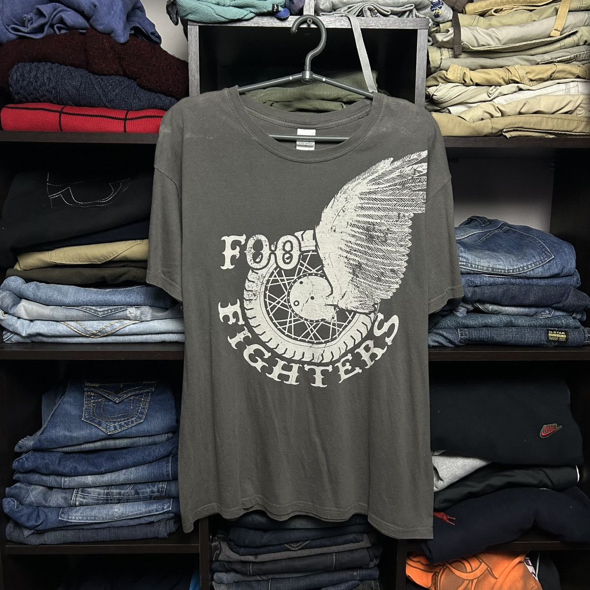 Band Tees Vintage Foo Fighters Big Logo 2000’s rock band tee size L Size US L / EU 52-54 / 3 - 1 Thumbnail