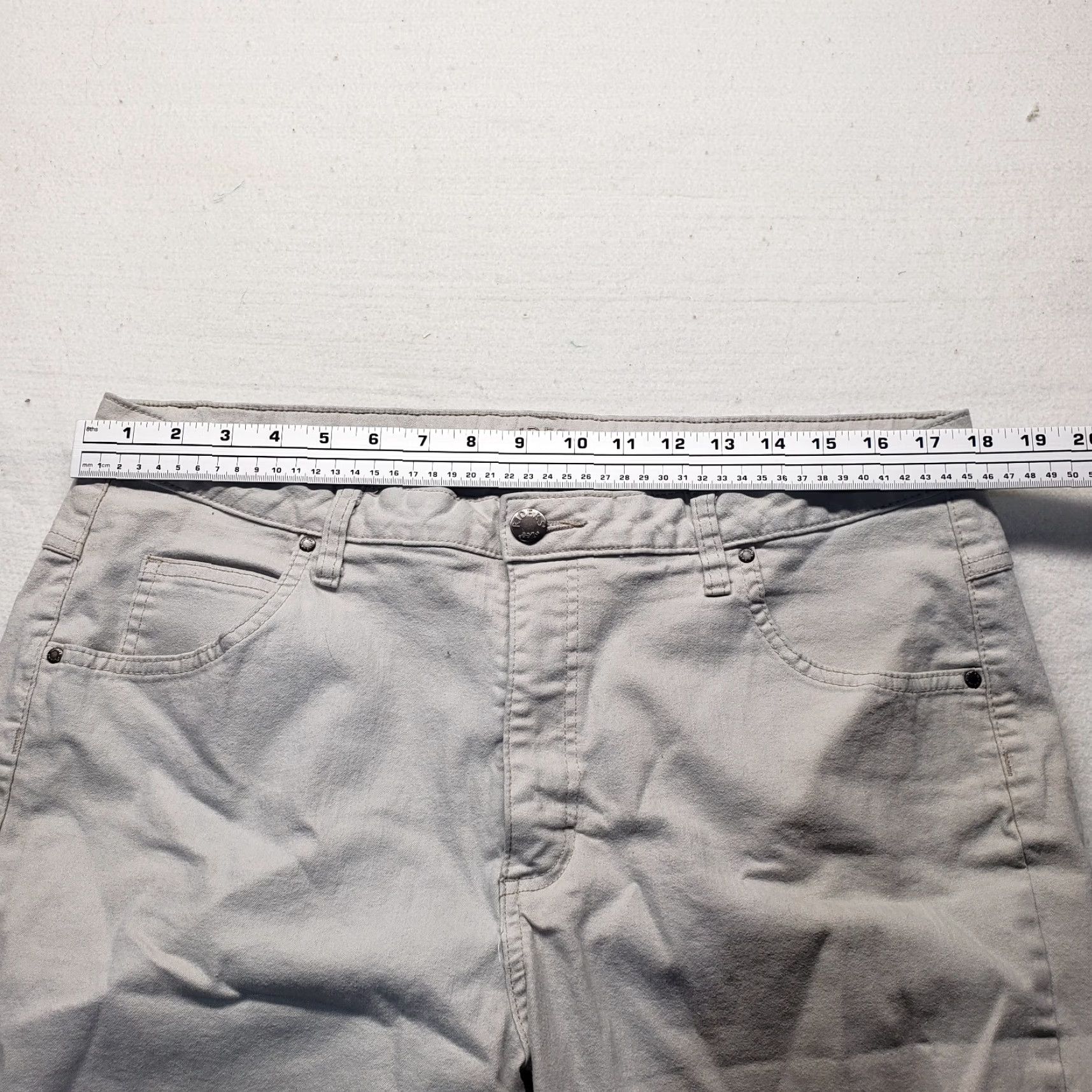 Lee Lee Riders Shorts Adult Size 18 Khaki Women's Bermuda Mid Rise Knee RN#130373 Size 40" / US 18 - 4 Thumbnail
