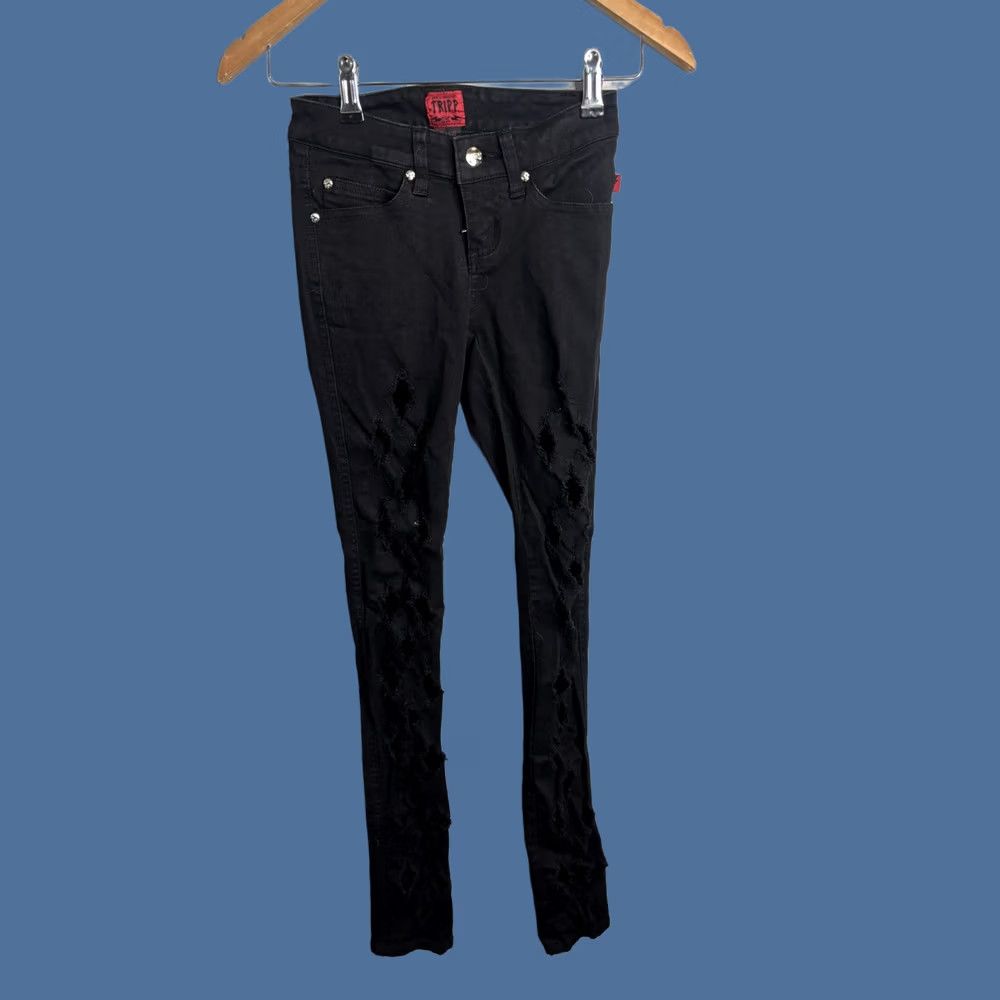 Tripp NYC TRIPP NYC Jeans Skinny Mid Rise Distressed Black 0 Juniors Slim 5-Pocket Denim Inseam 31 in Womens? Size 25" / US 0 / IT 36 - 1 Thumbnail