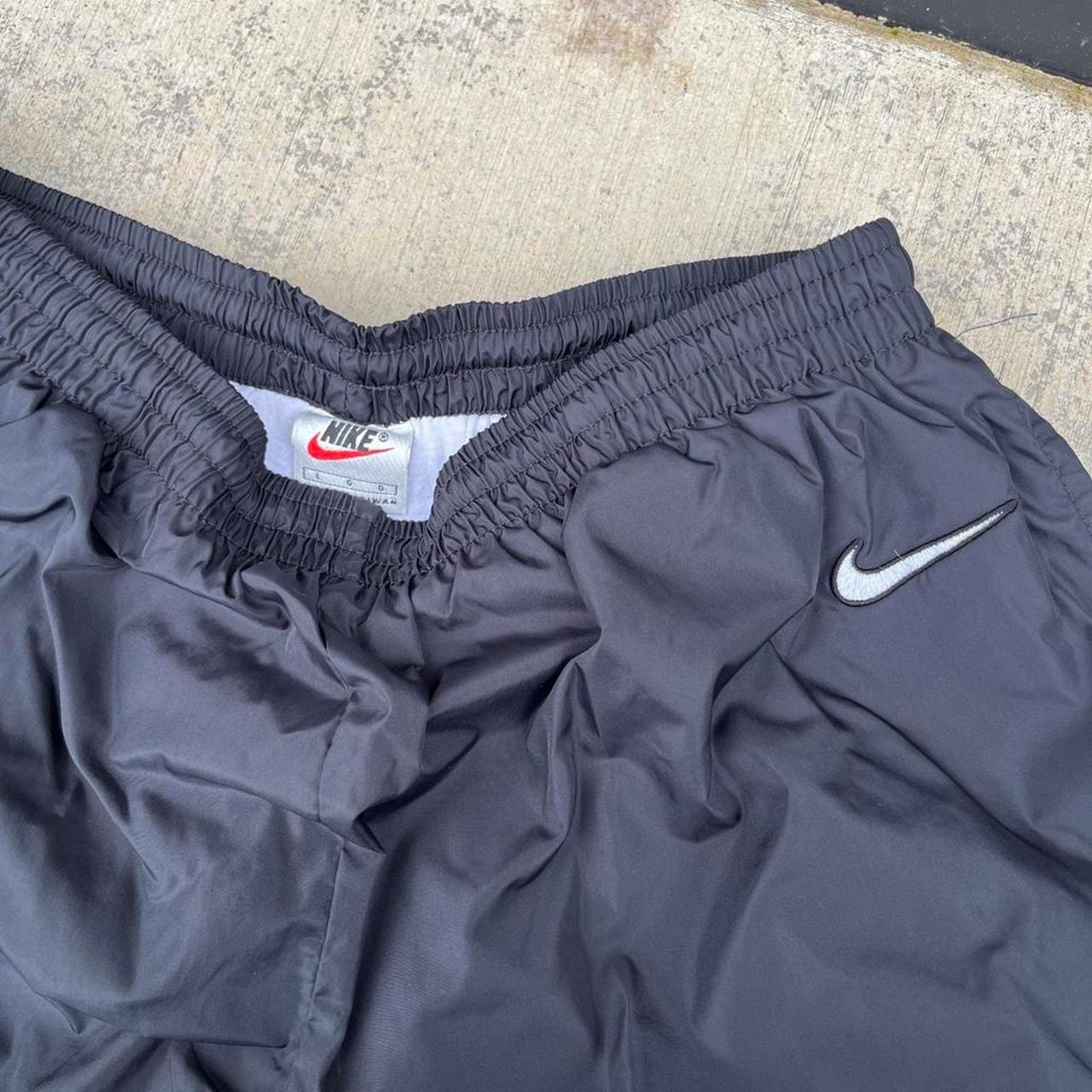 Nike Y2K Nike Windbreaker Jogger Track Sweatpants Lined Ankle Zip Size US 32 / EU 48 - 4 Thumbnail
