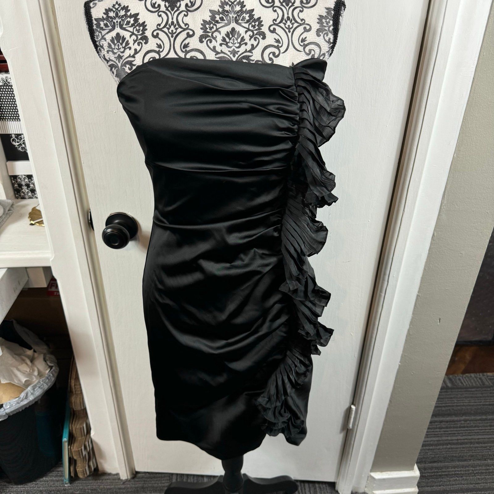 Ted Baker Ted Baker London satin strapless ruffle ruched dress FLAWED Size M / US 6-8 / IT 42-44 - 1 Thumbnail
