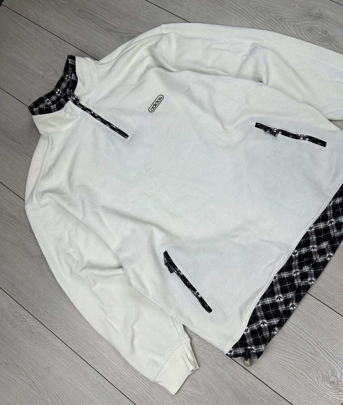 Adidas × Vintage Adidas Vintage Sweatshirt size S - M White Size US M / EU 48-50 / 2 - 3 Thumbnail