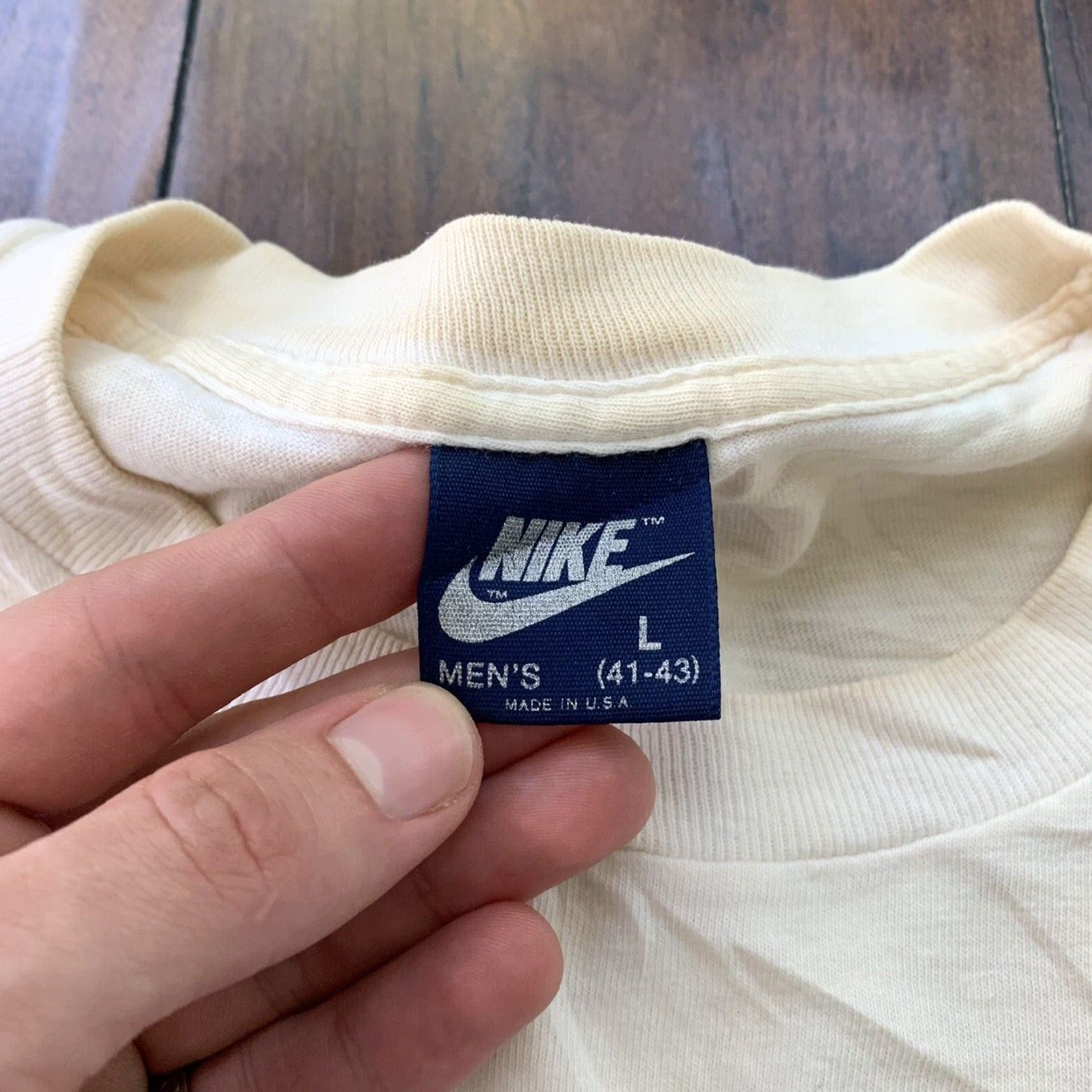 Nike VINTAGE Nike T Shirt USA Long Sleeve 80s Volleyball Graphic Unisex L White/Blue 1980s Mens Women Size US L / EU 52-54 / 3 - 2 Thumbnail