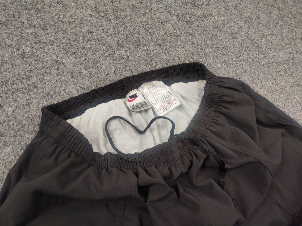 Nike Vintage 90's Nike Gray Nylon Swoosh Pocket Casual Shorts Y2K Size US 34 / EU 50 - 4 Thumbnail
