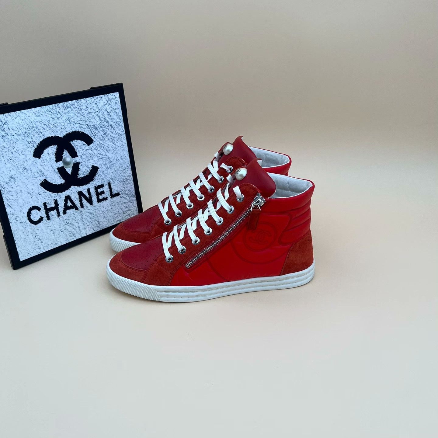 Chanel Chanel Hitop Sneakers us_6 Women Size US 6 / IT 36 - 1 Thumbnail