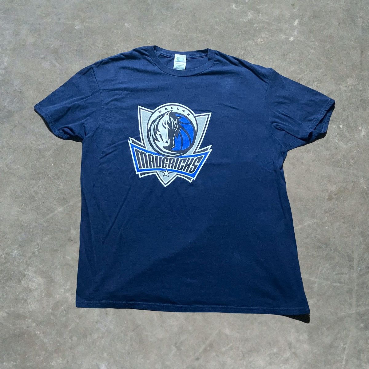 Delta × NBA Dallas Mavericks NBA Basketball Graphic T Shirt Navy Blue Size US XL / EU 56 / 4 - 2 Thumbnail