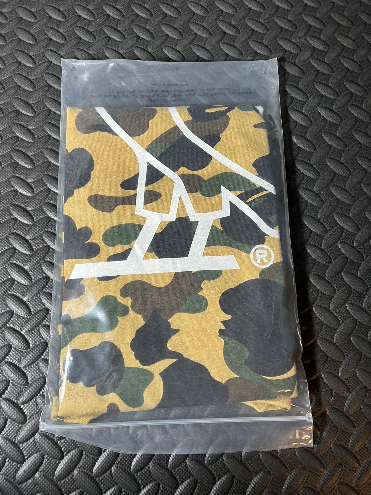 Bape × October's Very Own Bape x OVO 1st Camo Tee Size US XXL / EU 58 / 5 - 3 Thumbnail