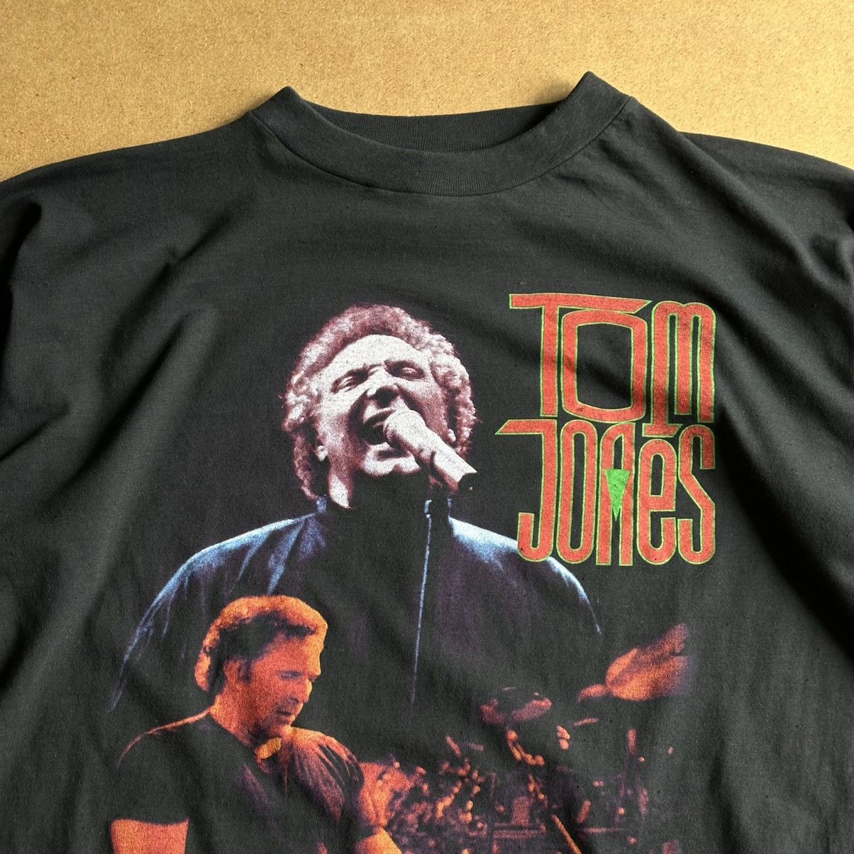 Band Tees Vintage 90s Tom Jones Graphic Tee Size US XL / EU 56 / 4 - 3 Thumbnail