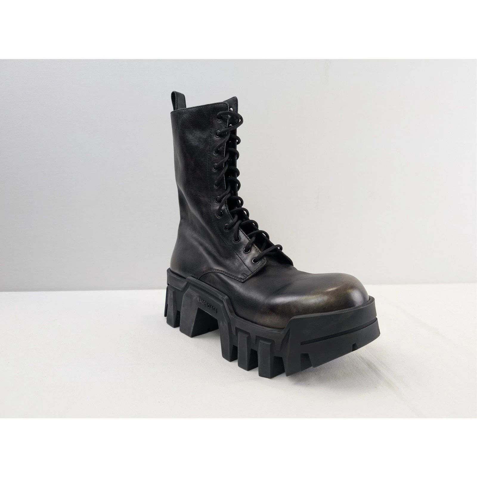 Balenciaga o1rshd1 Q:2 / Worn-out Effect Leather Bulldozer Laceup Boots Size US 11 / EU 44 - 2 Thumbnail