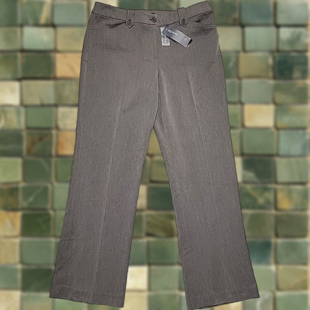 Jones New York Jones New York Signature Pants Womens 14 Gray Stretch Dress Career Modern NEW Pants Womens 14 Gray Stretch Dress Career Modern NEW Size 36" / US 14 / IT 50 - 1 Thumbnail