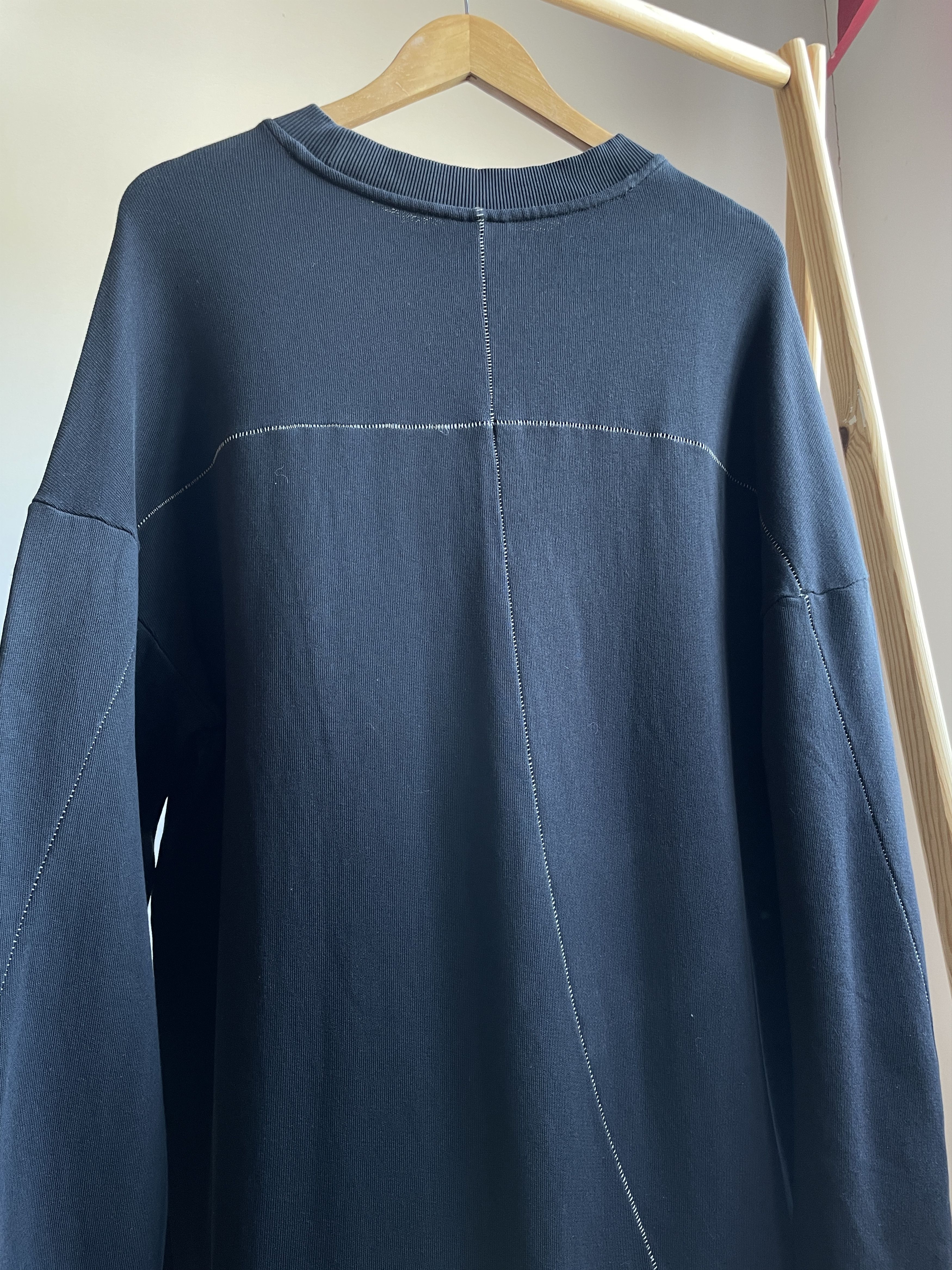 Thom Krom Thom Krom Avant Garde Exposed Seams Sweatshirt Size L Size US L / EU 52-54 / 3 - 4 Thumbnail