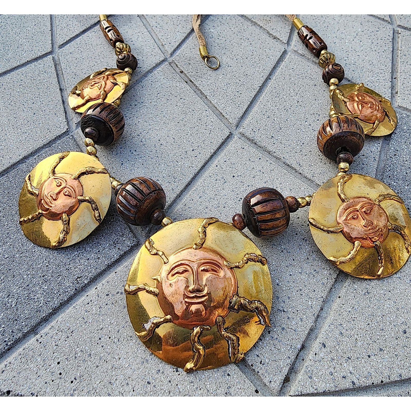 Vintage Artisan Contrast Brass Sun Disc Wood Bead Welded Necklace Size ONE SIZE - 5 Thumbnail